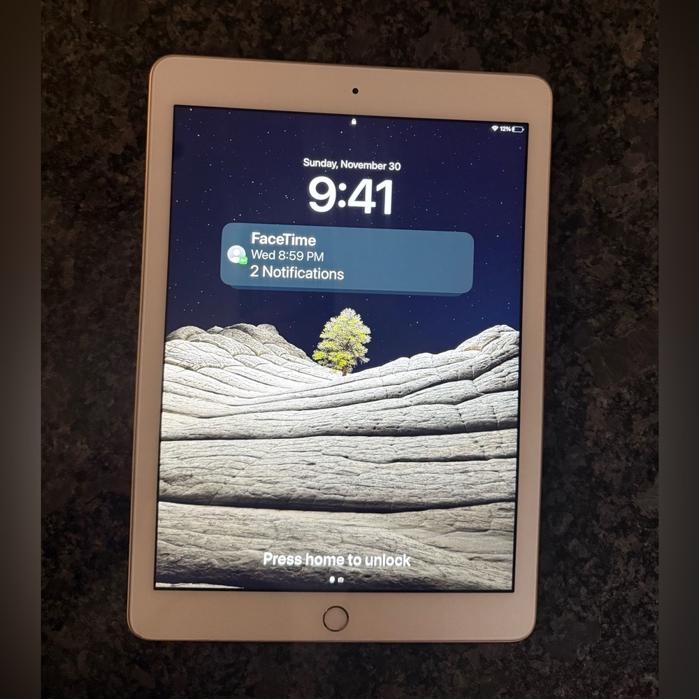 Gold Apple iPad 5th Generation Wifi Model 32gb